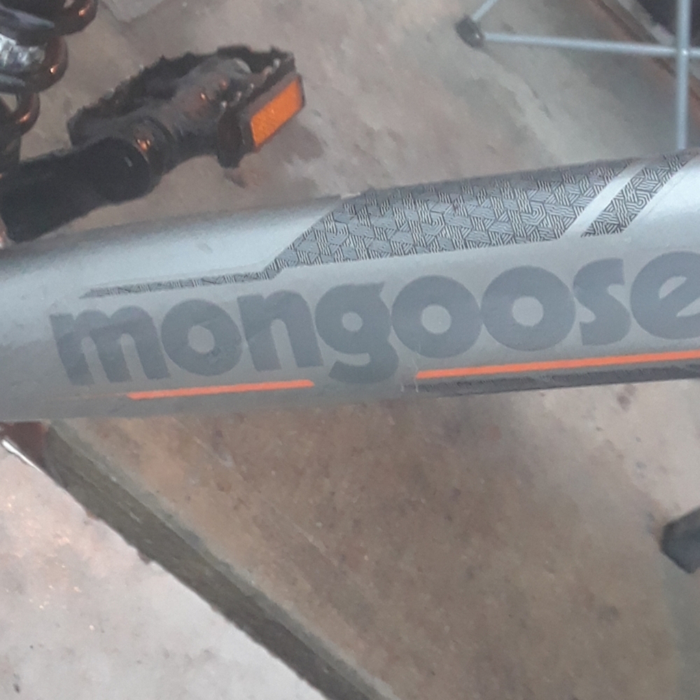 A bike - Picture 3 of 4